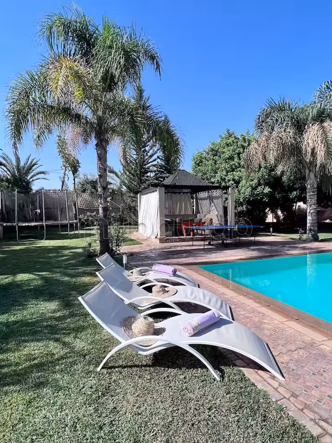 Vente villa de luxe à Route de Ouarzazate. 5 chambres confortables. Meublé