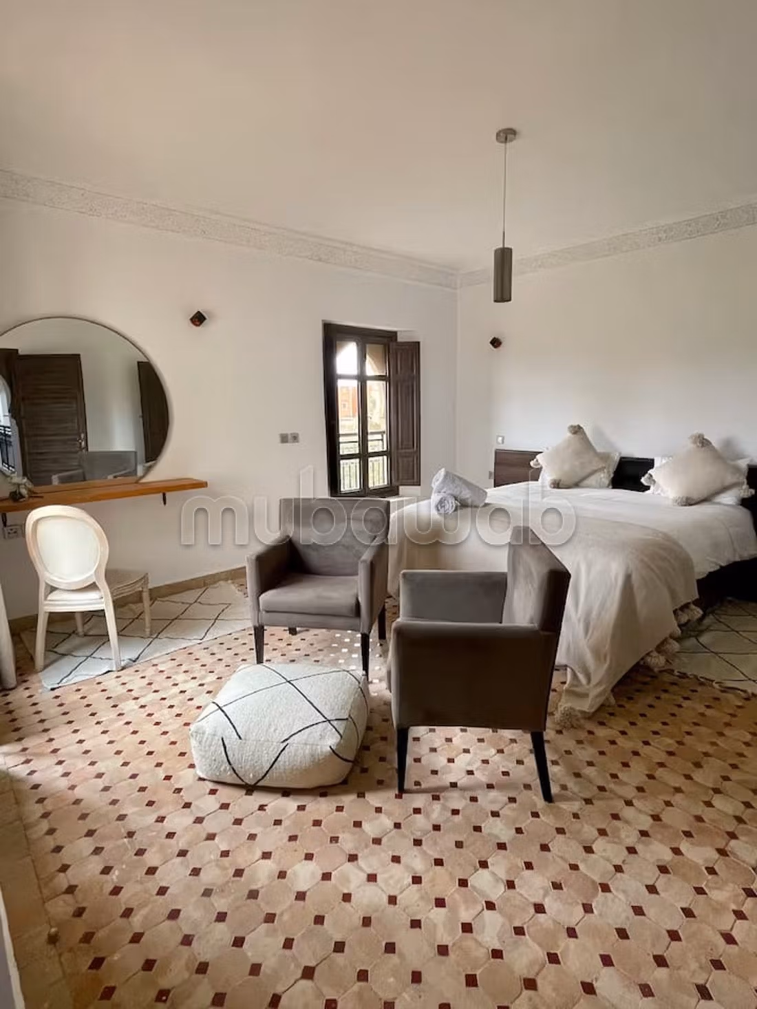 Vente villa de luxe à Route de Ouarzazate. 5 chambres confortables. Meublé