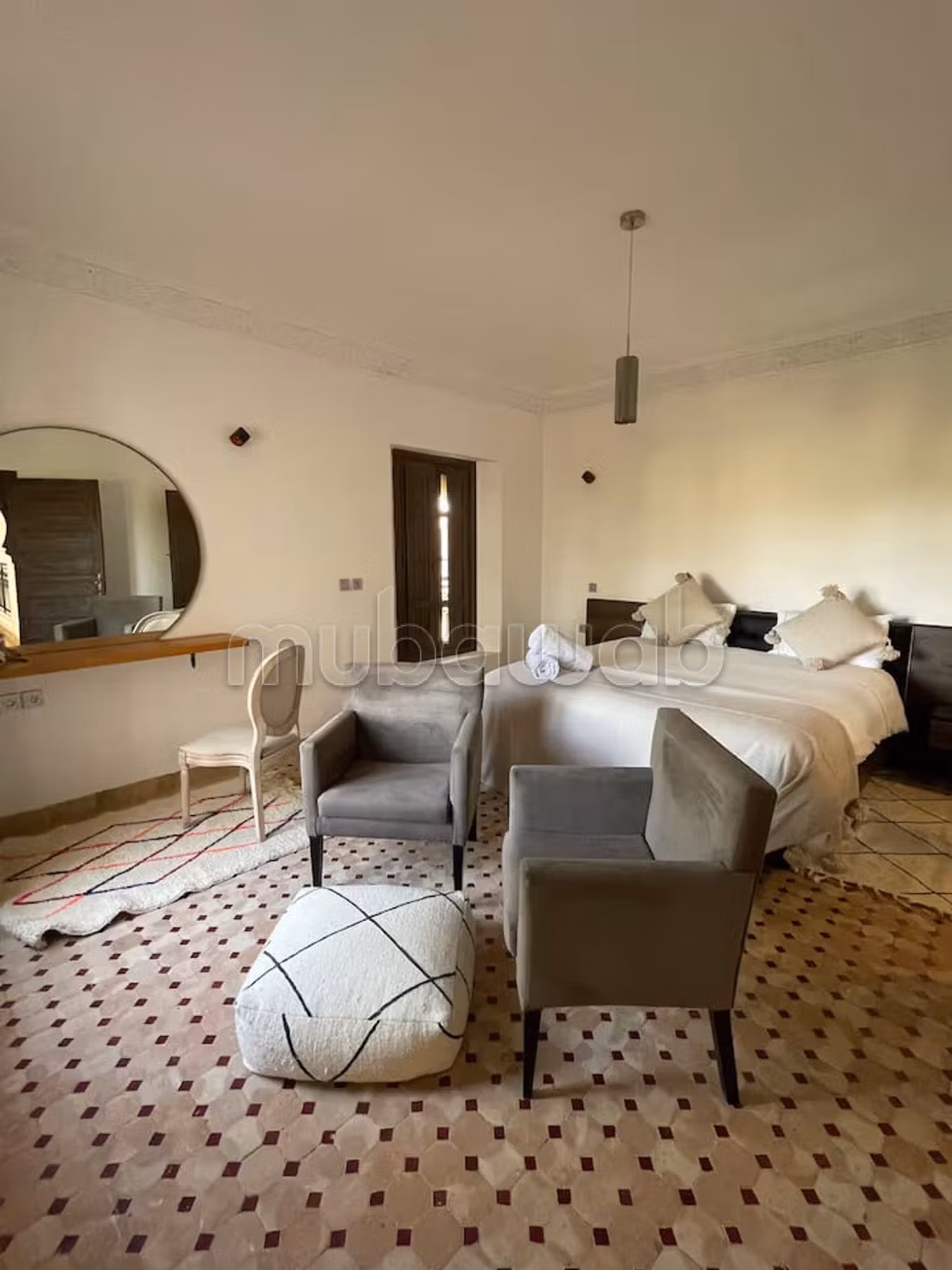 Vente villa de luxe à Route de Ouarzazate. 5 chambres confortables. Meublé
