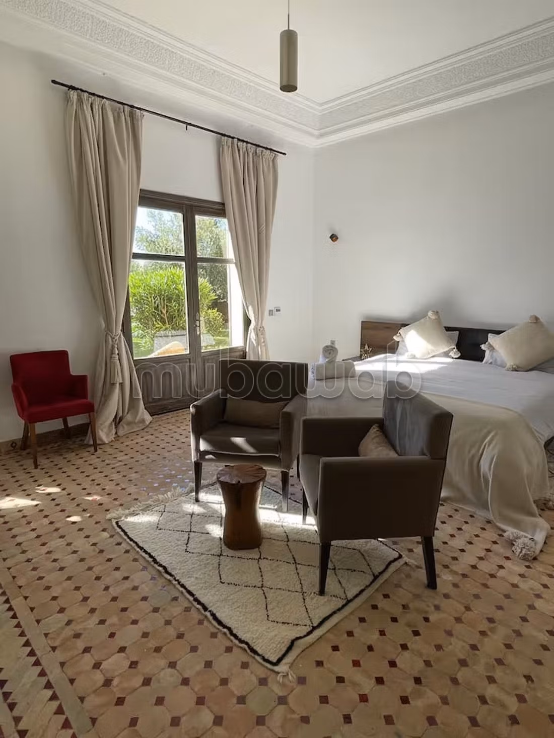Vente villa de luxe à Route de Ouarzazate. 5 chambres confortables. Meublé