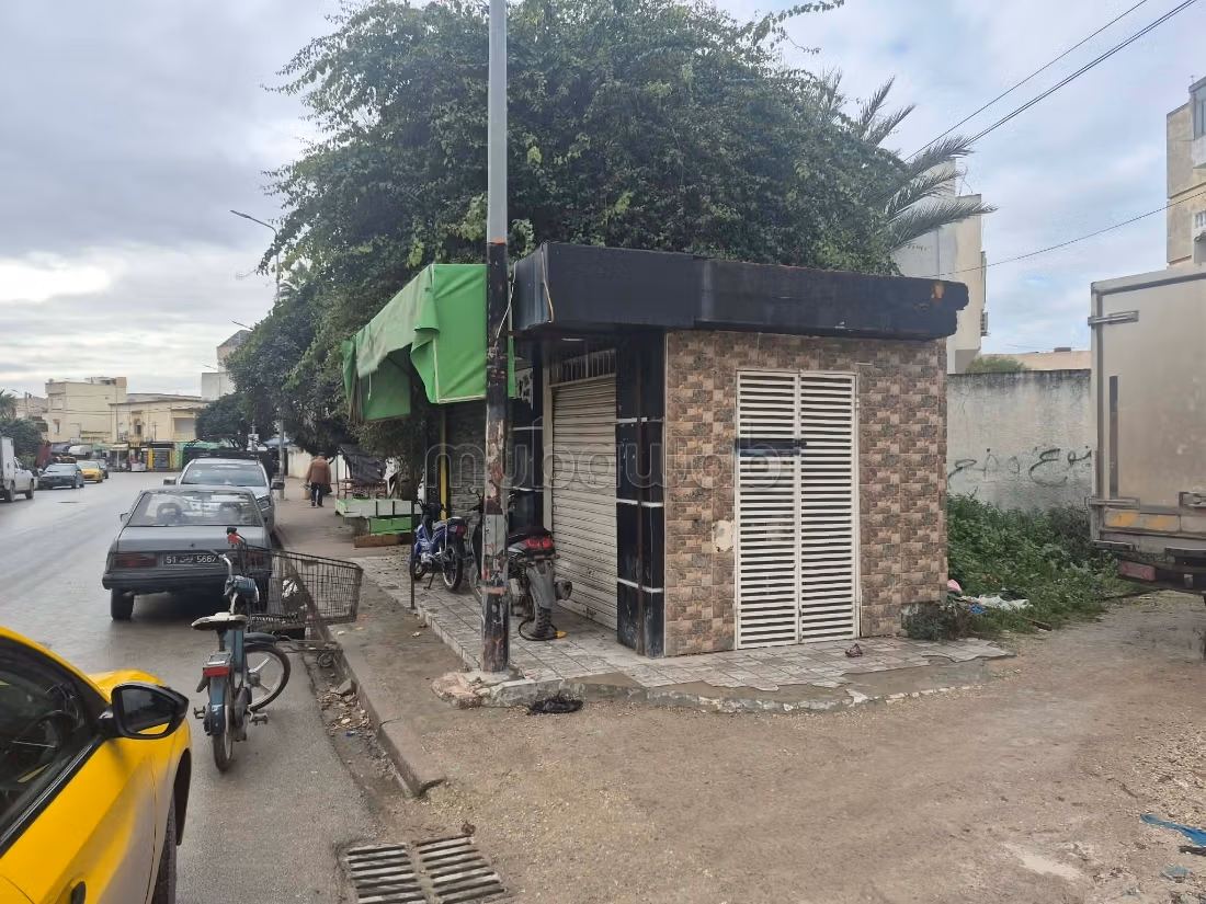 A vendre 2 locaux commerciaux 
KSAR SAID