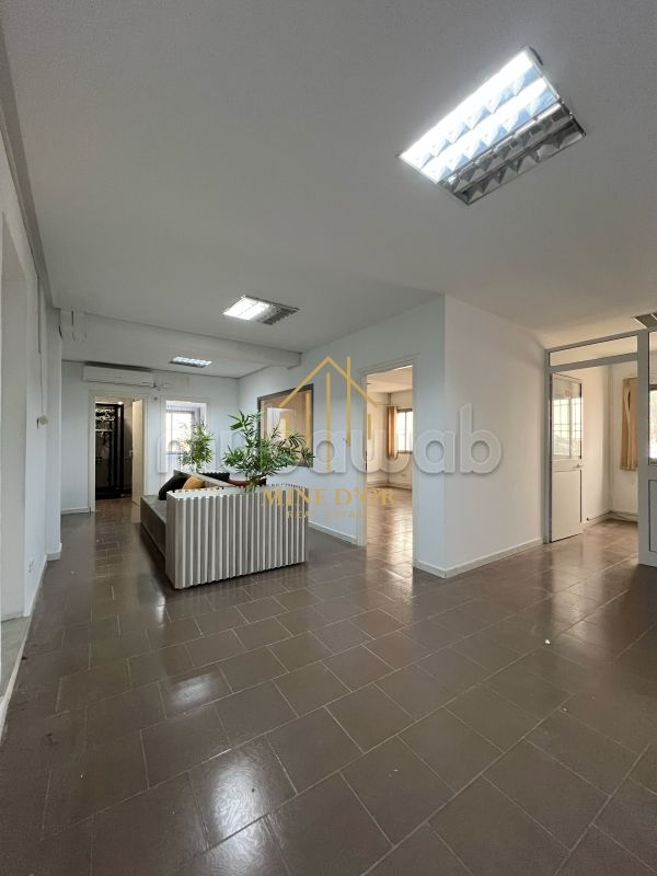 À louer plateau 300 m² à Charguia 2