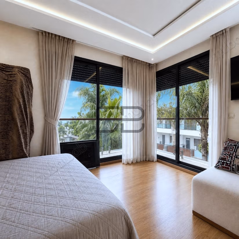 Prachtige villa te koop in Ville Verte. 4 comfortabele slaapkamers. Zwembad, airconditioning.