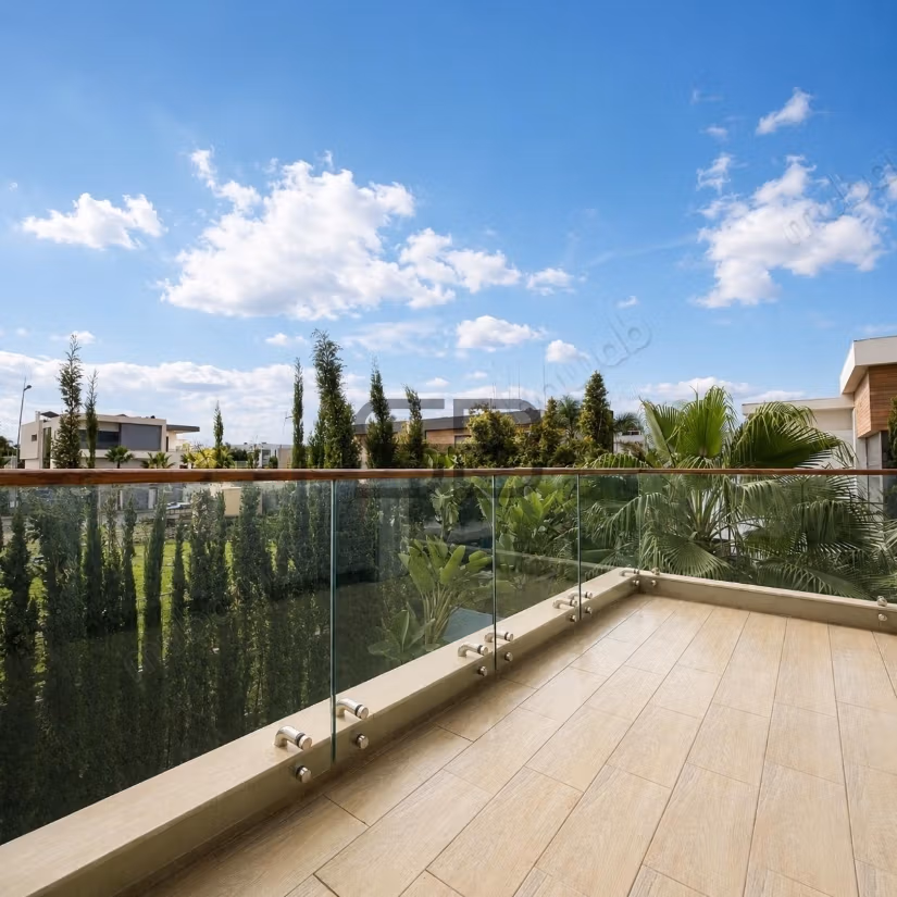 Prachtige villa te koop in Ville Verte. 4 comfortabele slaapkamers. Zwembad, airconditioning.