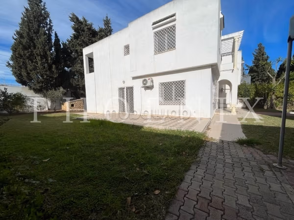 Villa S4 con giardino a Cartagine