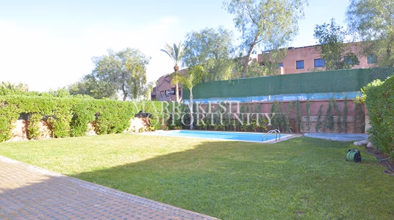 Villa meublée avec piscine en location