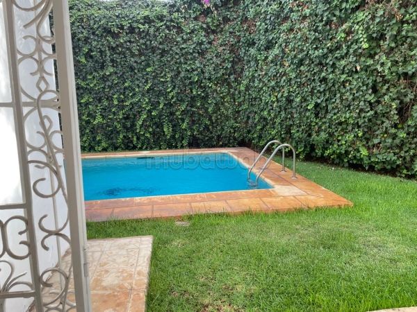 Magnifique villa à louer à Longchamps Hay Al Hanâa. 4 belles chambres. Places de stationnement et jardin