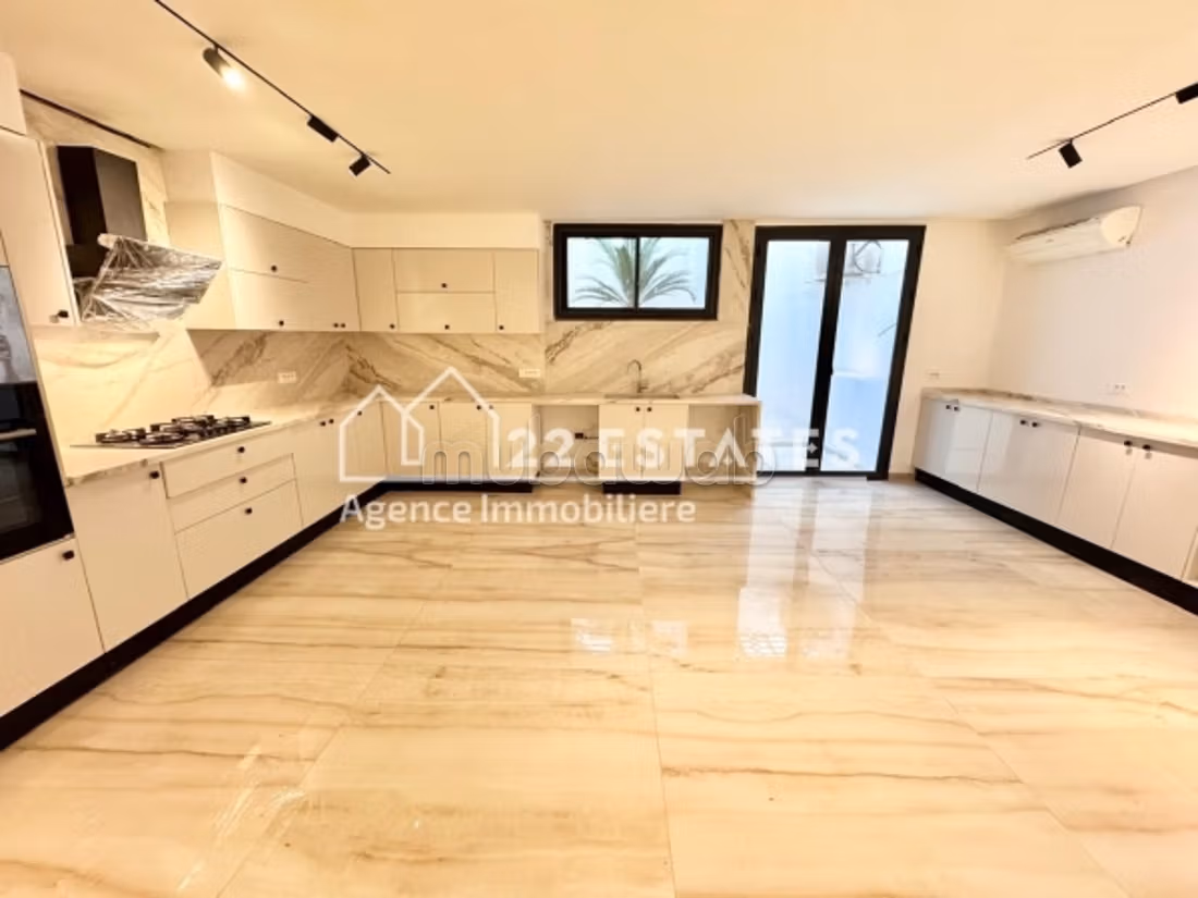 Villa jumelée S3 avec piscine au cœur de la Marsa