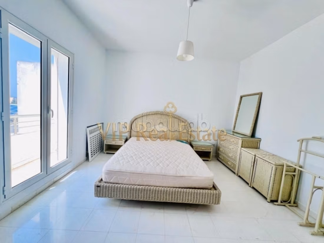 À Vendre – Triplex de Haut Standing avec Piscine P