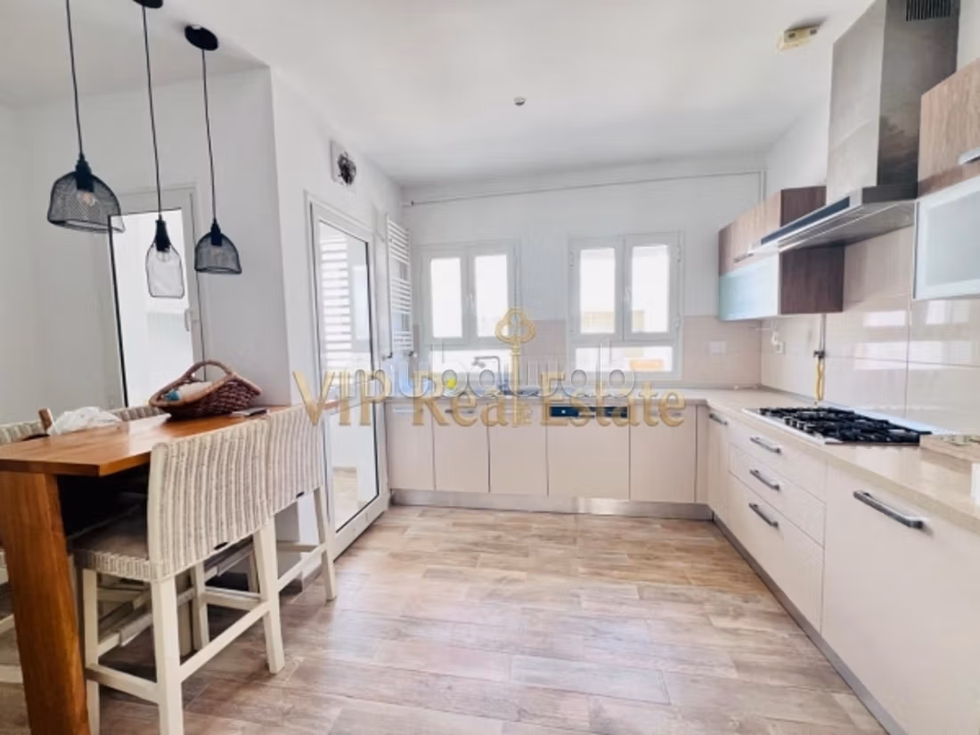 À Vendre – Triplex de Haut Standing avec Piscine P
