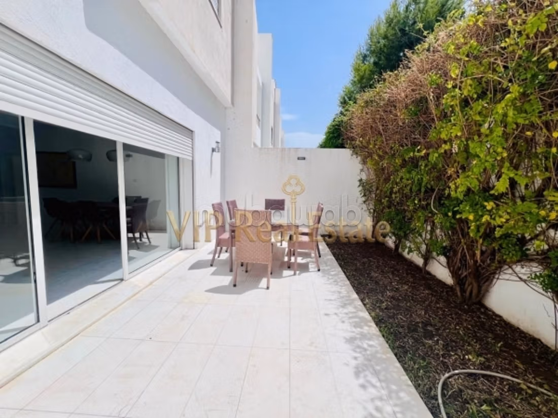 À Vendre – Triplex de Haut Standing avec Piscine P