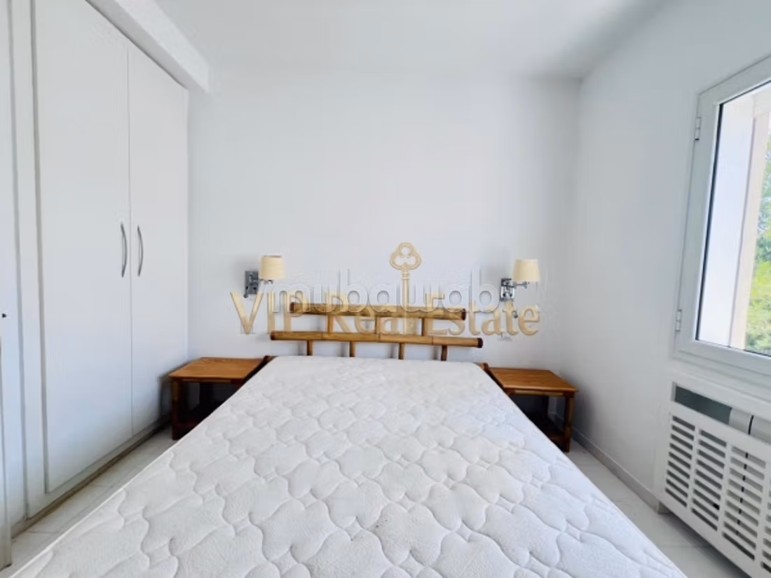 À Vendre – Triplex de Haut Standing avec Piscine P