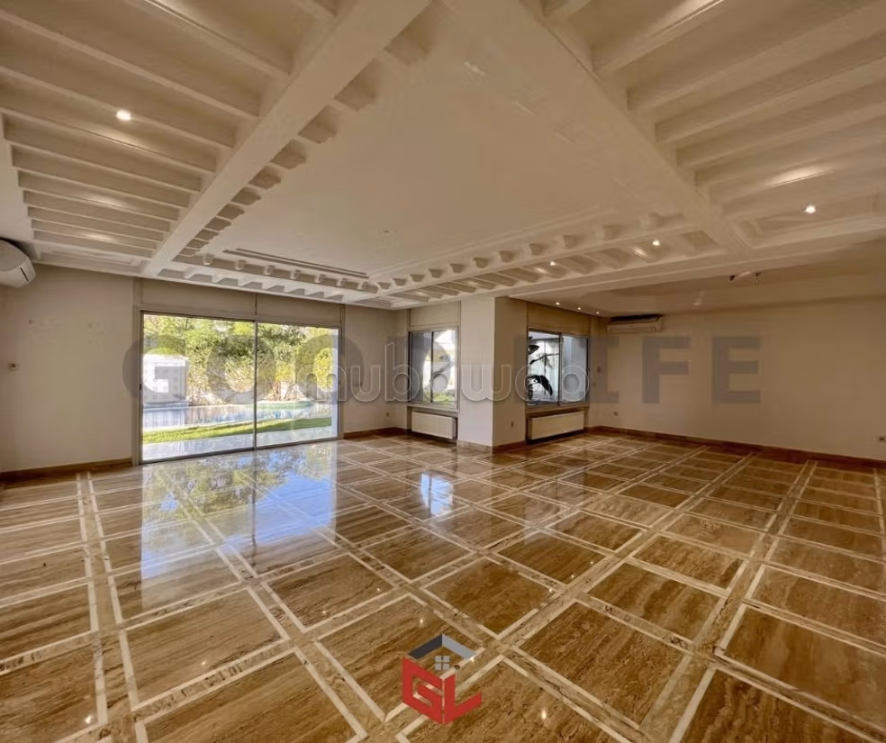 In Affitto Magnifica Villa con Piscina al Lago 2