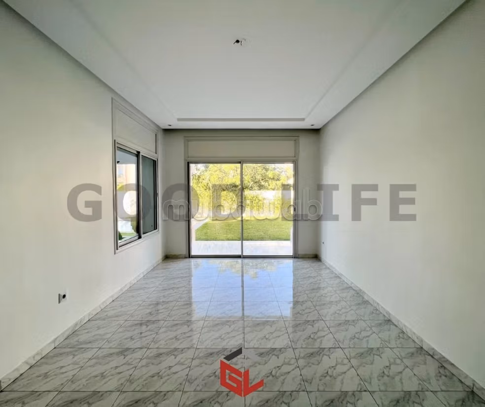 In Affitto Magnifica Villa con Piscina al Lago 2