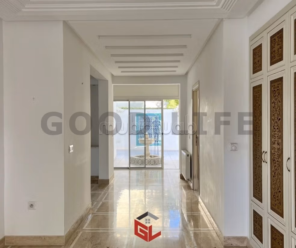 In Affitto Magnifica Villa con Piscina al Lago 2