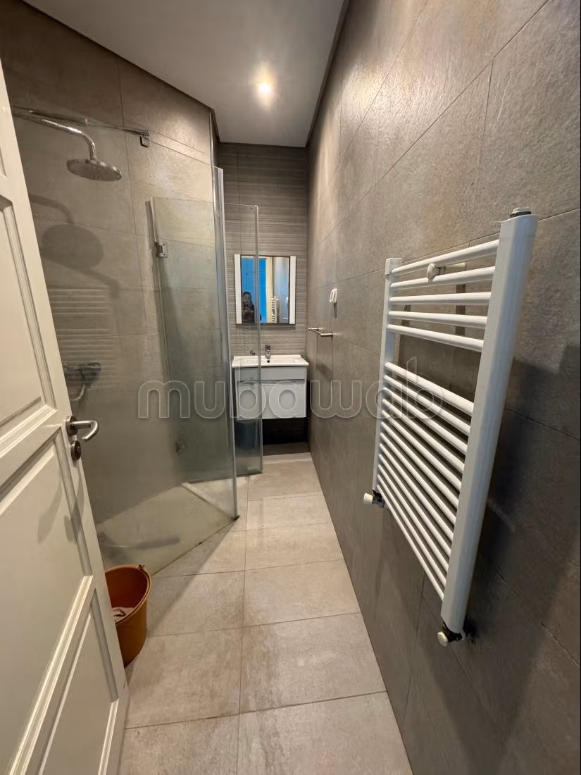 Find an apartment for rent in Les Berges Du Lac 2. Dimension 130 m². Ample storage space