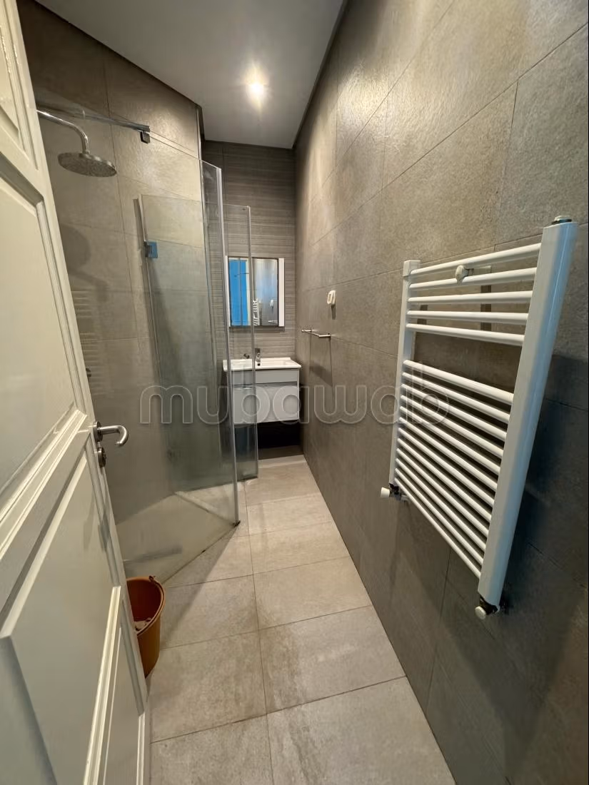 Find an apartment for rent in Les Berges Du Lac 2. Dimension 130 m². Ample storage space
