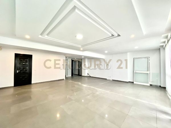 A louer: Bureau H1 aux Berges du Lac 2