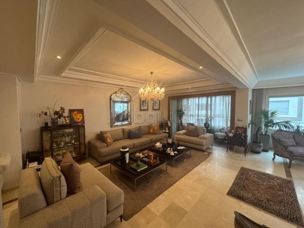 Spacieux appartement à vendre au Triangle d'Or