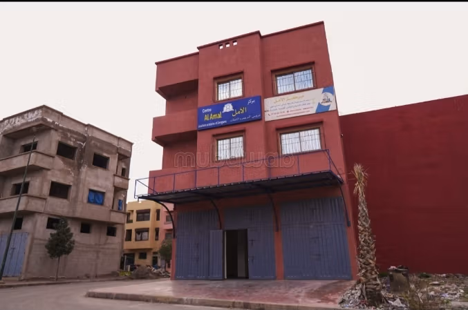 Bureaux et magasins à vendre sur la route d'Ouirgane. Superficie de 86 m². Résidence sécurisée