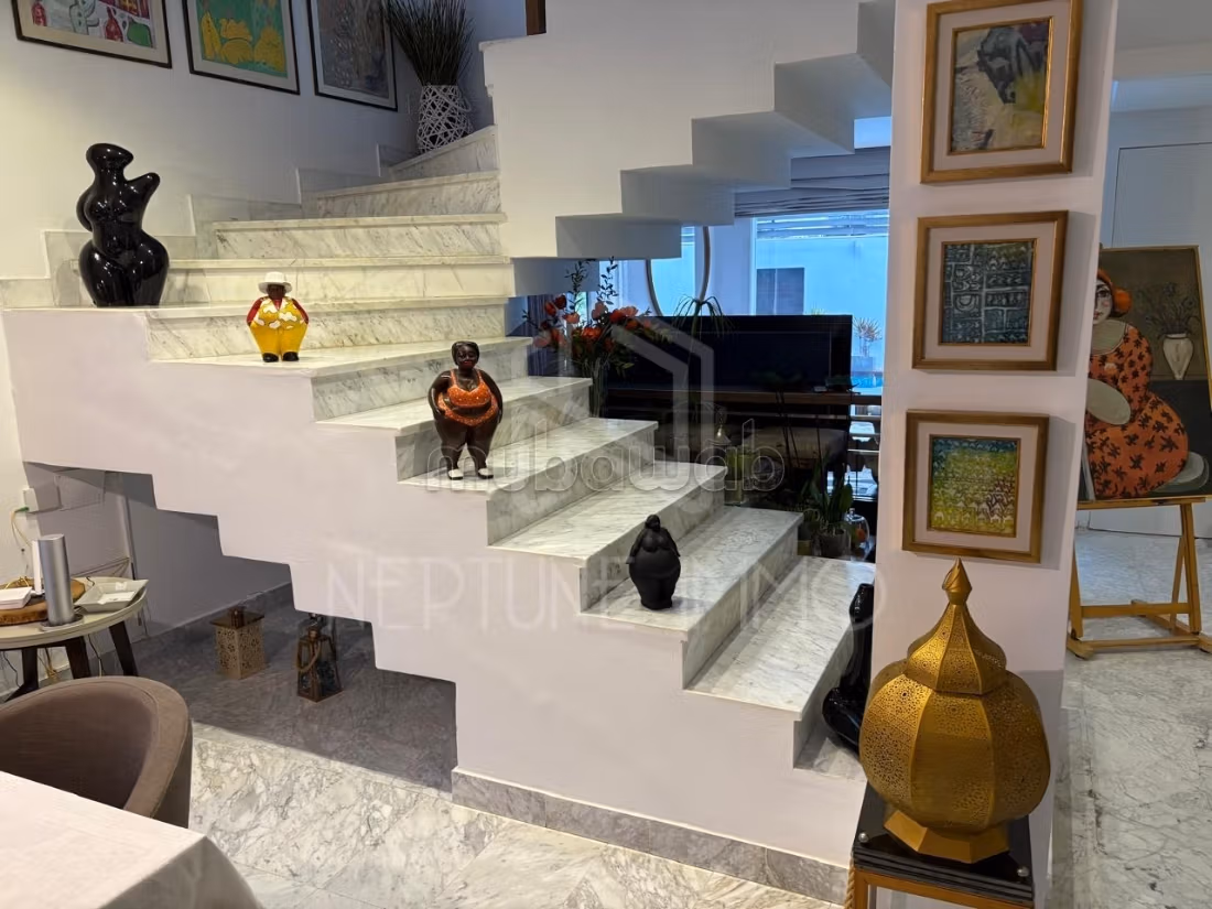 Vente: Villa avec piscine à La Marsa
