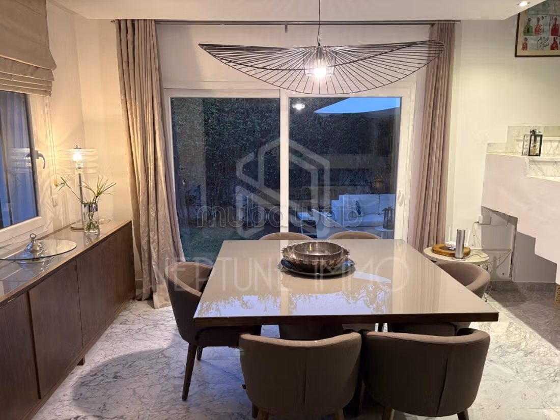 Vente: Villa avec piscine à La Marsa
