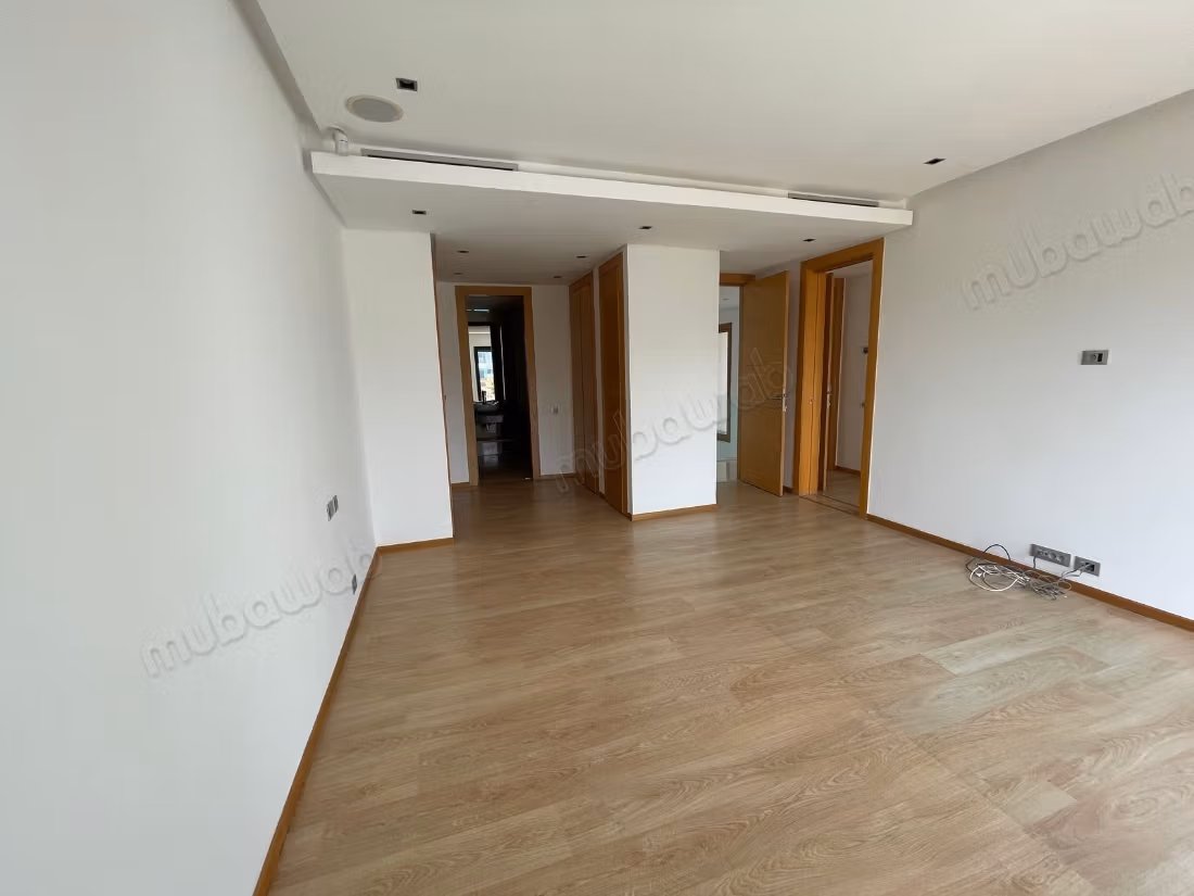 Villa di alto livello con piscina nella città verde