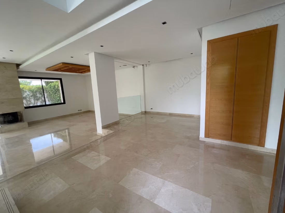 Villa di alto livello con piscina nella città verde