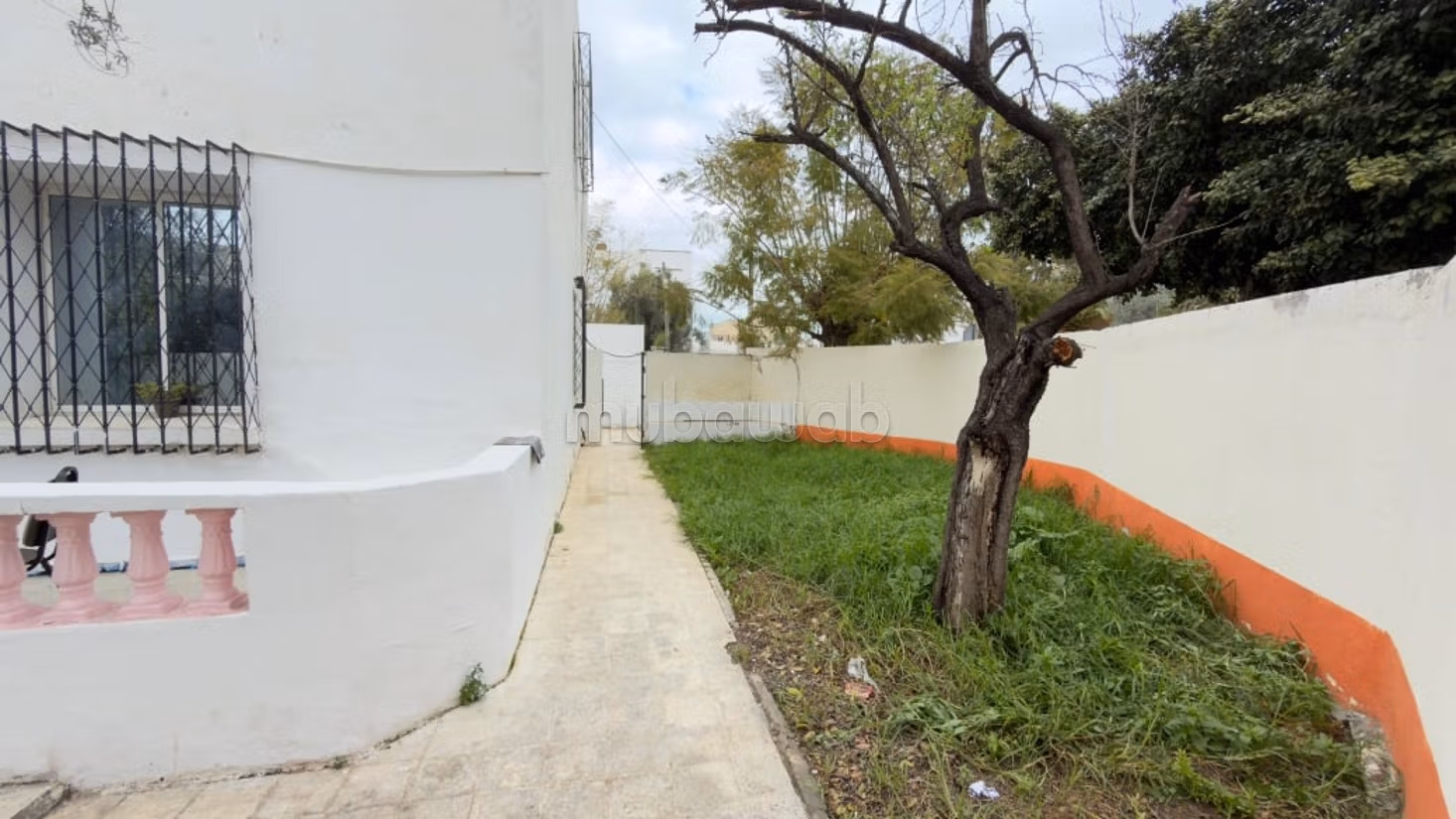 Villa with great potential in Sidi Rezig - Megrine