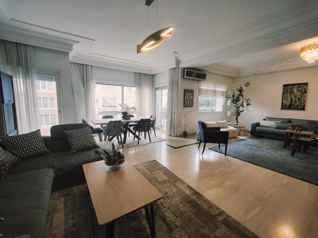 Beautiful apartment for rent in Racine. Total area 210 m²
