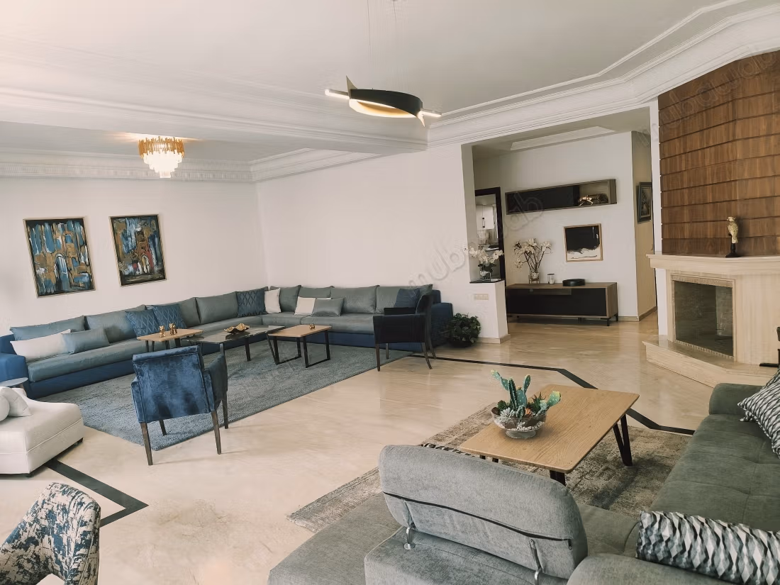 Beautiful apartment for rent in Racine. Total area 210 m²