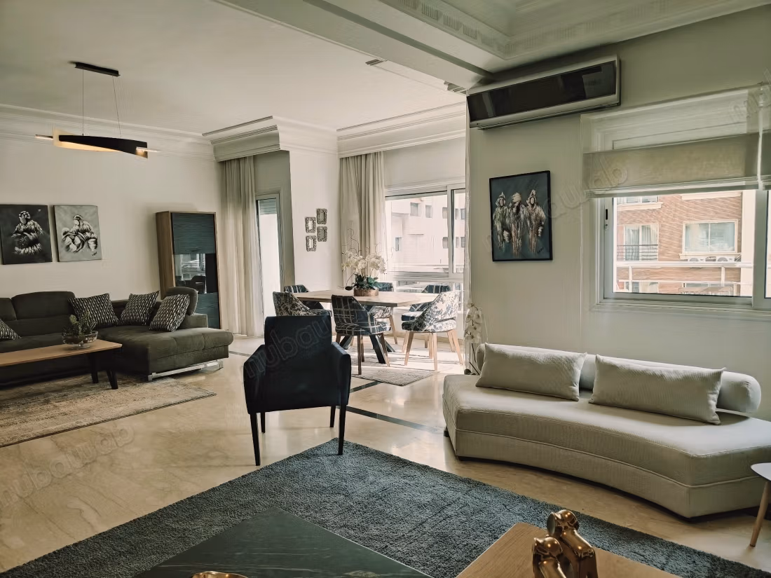 Beautiful apartment for rent in Racine. Total area 210 m²