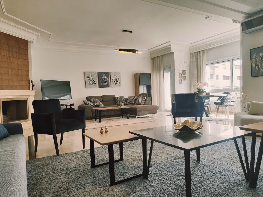 Beautiful apartment for rent in Racine. Total area 210 m²