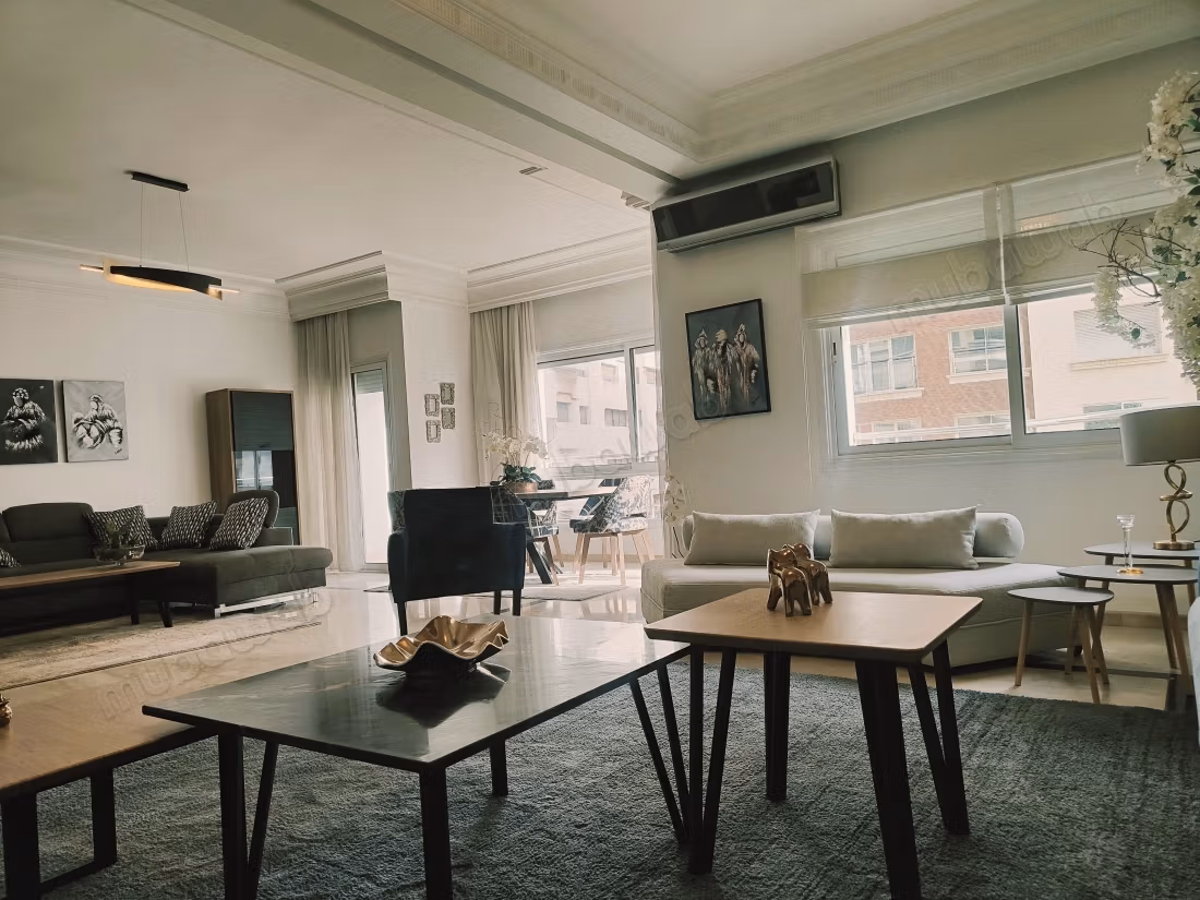 Beautiful apartment for rent in Racine. Total area 210 m²