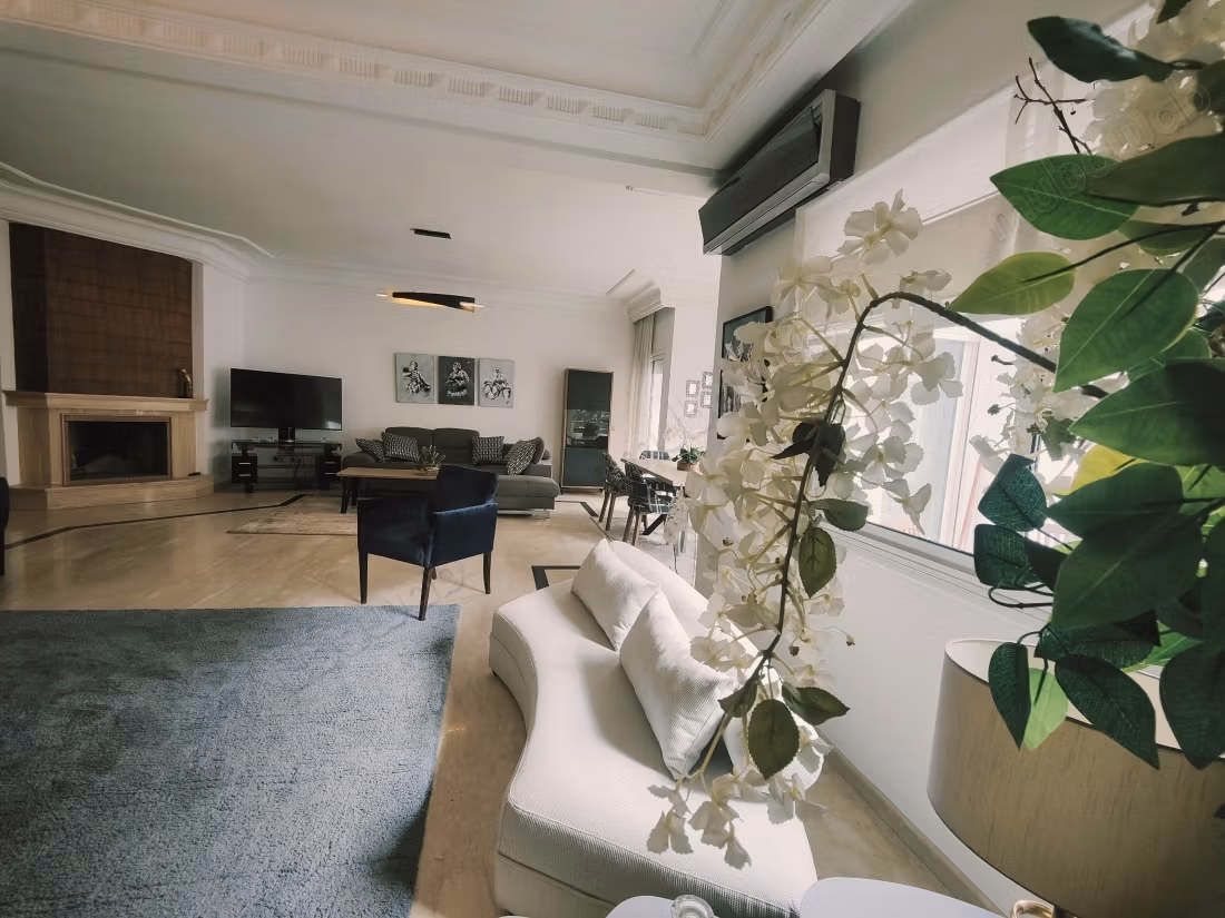 Beautiful apartment for rent in Racine. Total area 210 m²