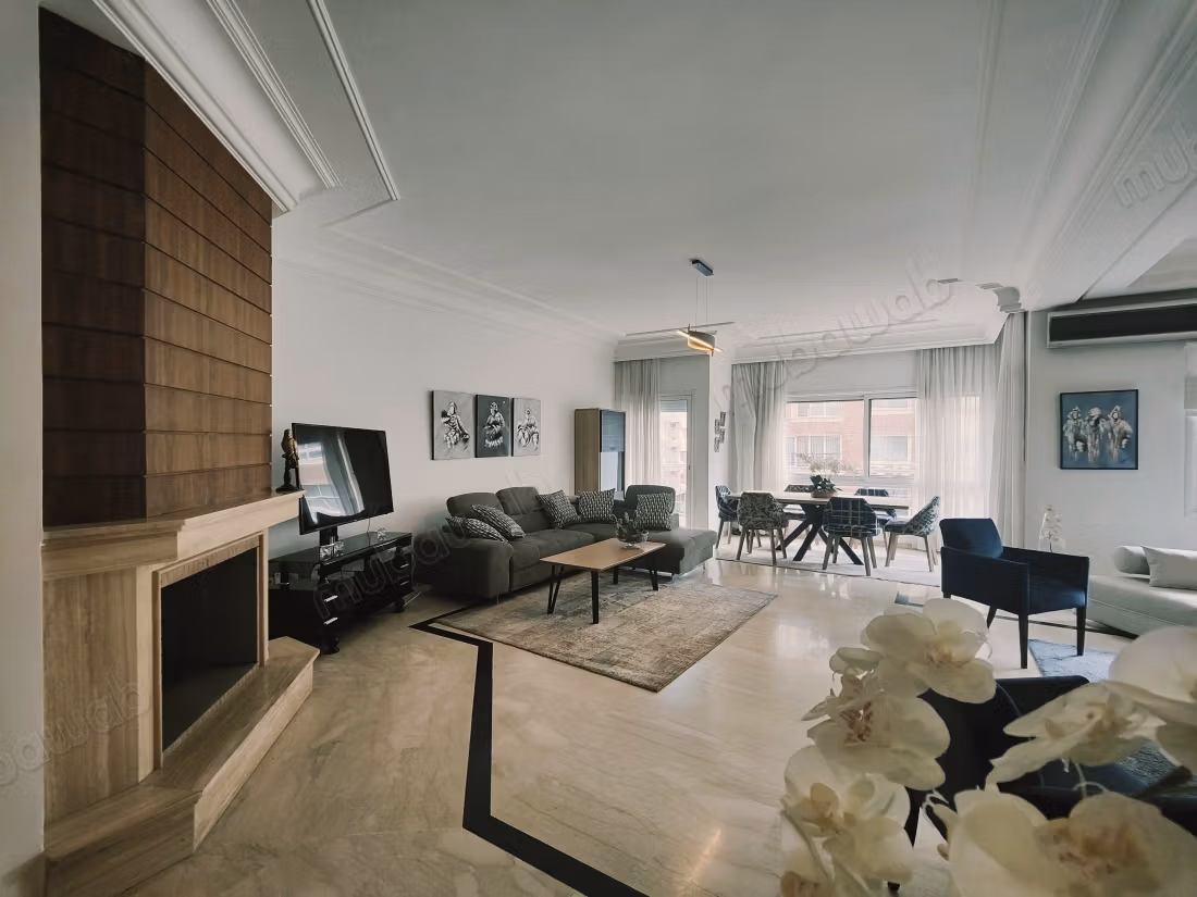Beautiful apartment for rent in Racine. Total area 210 m²