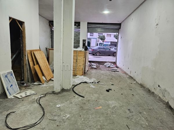 Oficinas y locales comerciales en venta en Ain Chock. Superficie de 66 m²