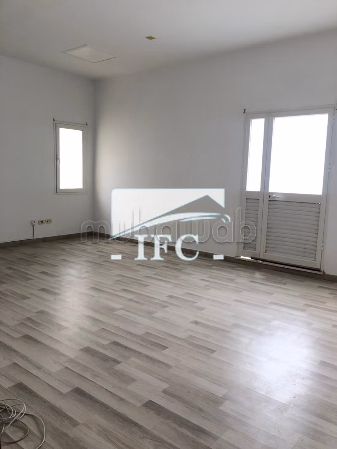 Bureau en 8 espaces 150m² charguia 1 IFCC174