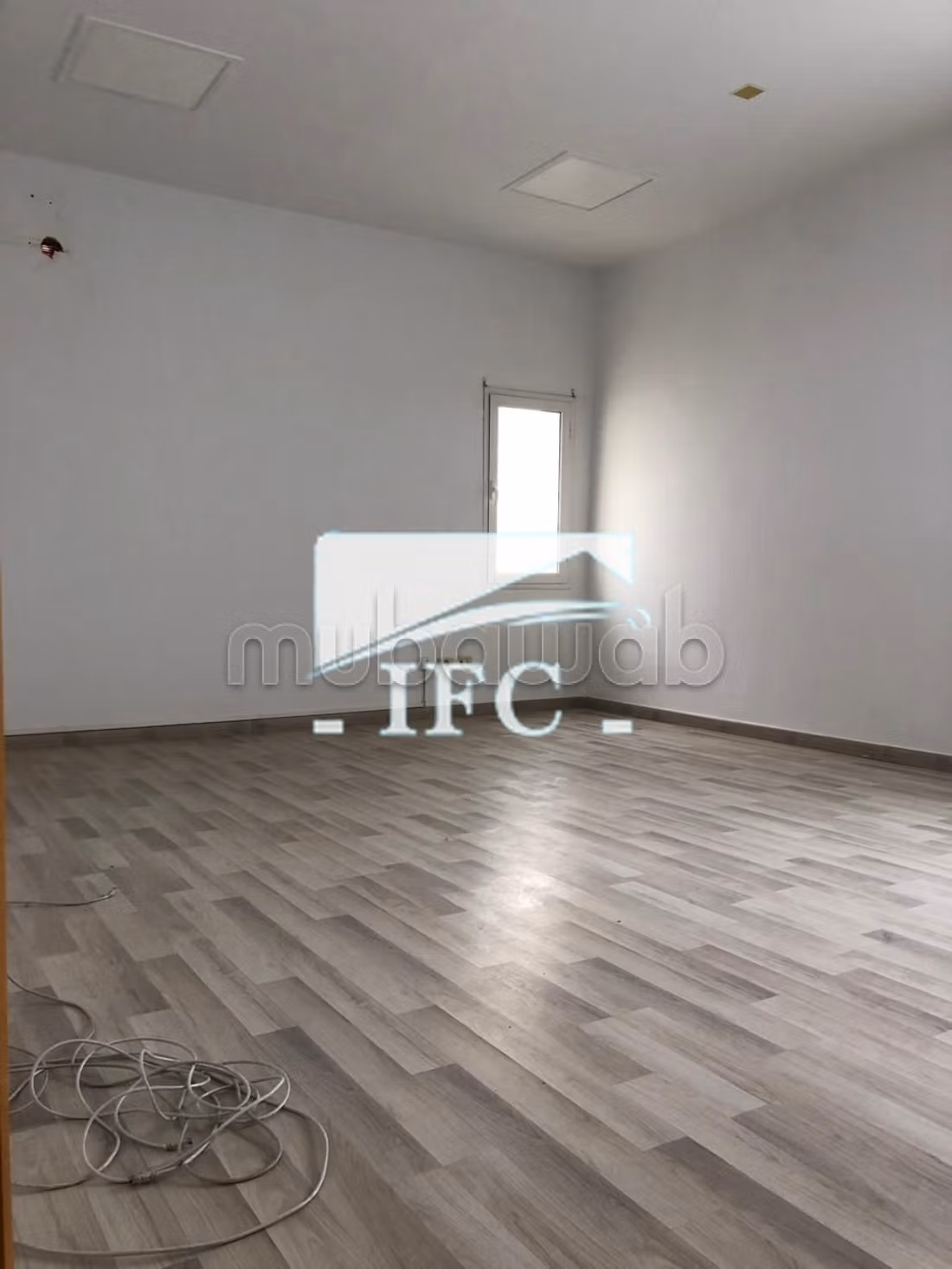 Bureau en 8 espaces 150m² charguia 1 IFCC174
