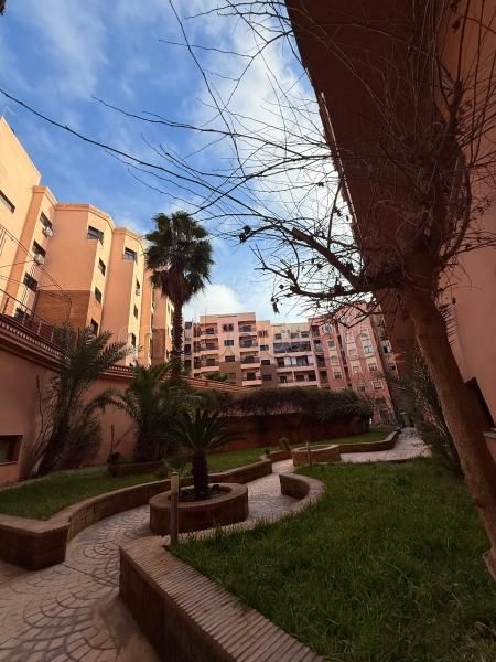 Duplex en vente à Guéliz. 
Surface totale 63 m². 
Cuisine bien équipée