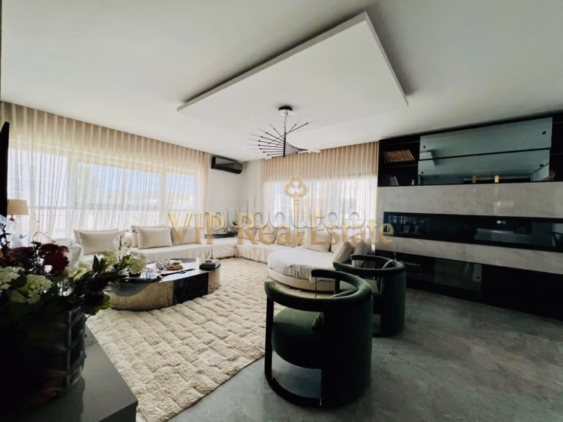 In vendita un duplex S3 con piscina a Gammarth