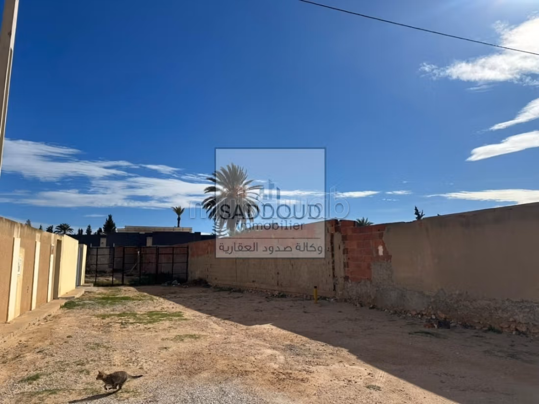 Terrain 1400M à vendre – Route Matar km 1