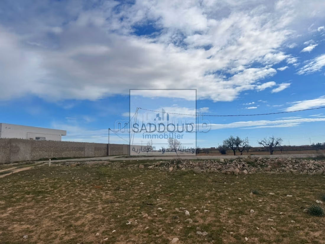 Terrain 580m à vendre – Route El Aïn km 12,5