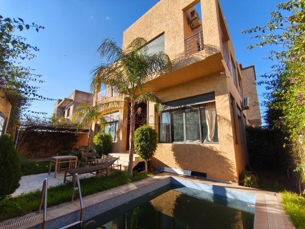 Villa de 250m2 
route Ourika