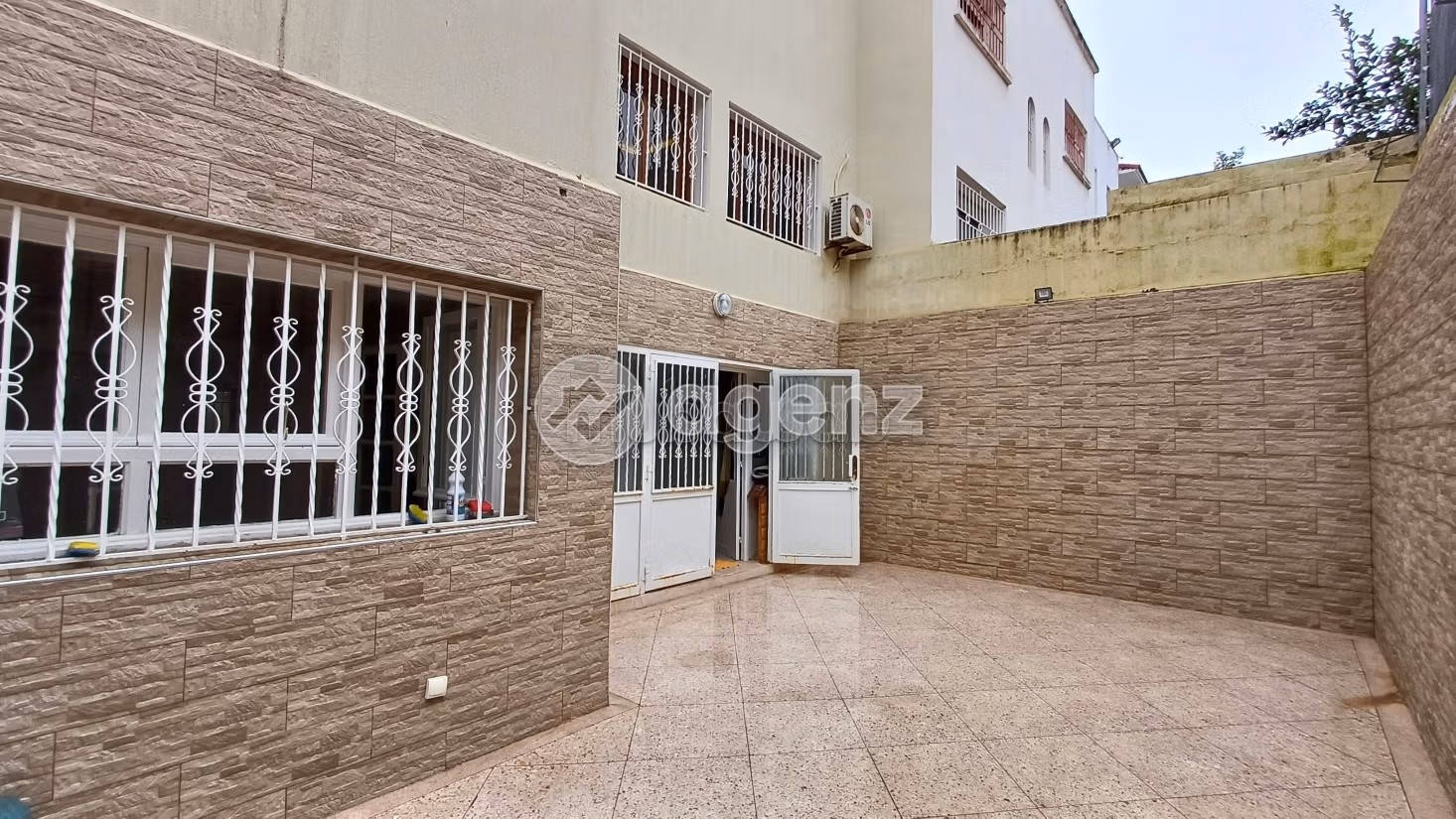 Villa à louer 203 m², 6 chambres Hay Riad Rabat