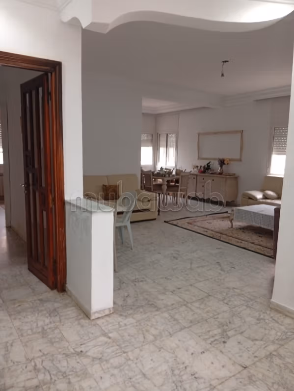 For sale in Ennasr2 villa RDJ RDC 1ER independent