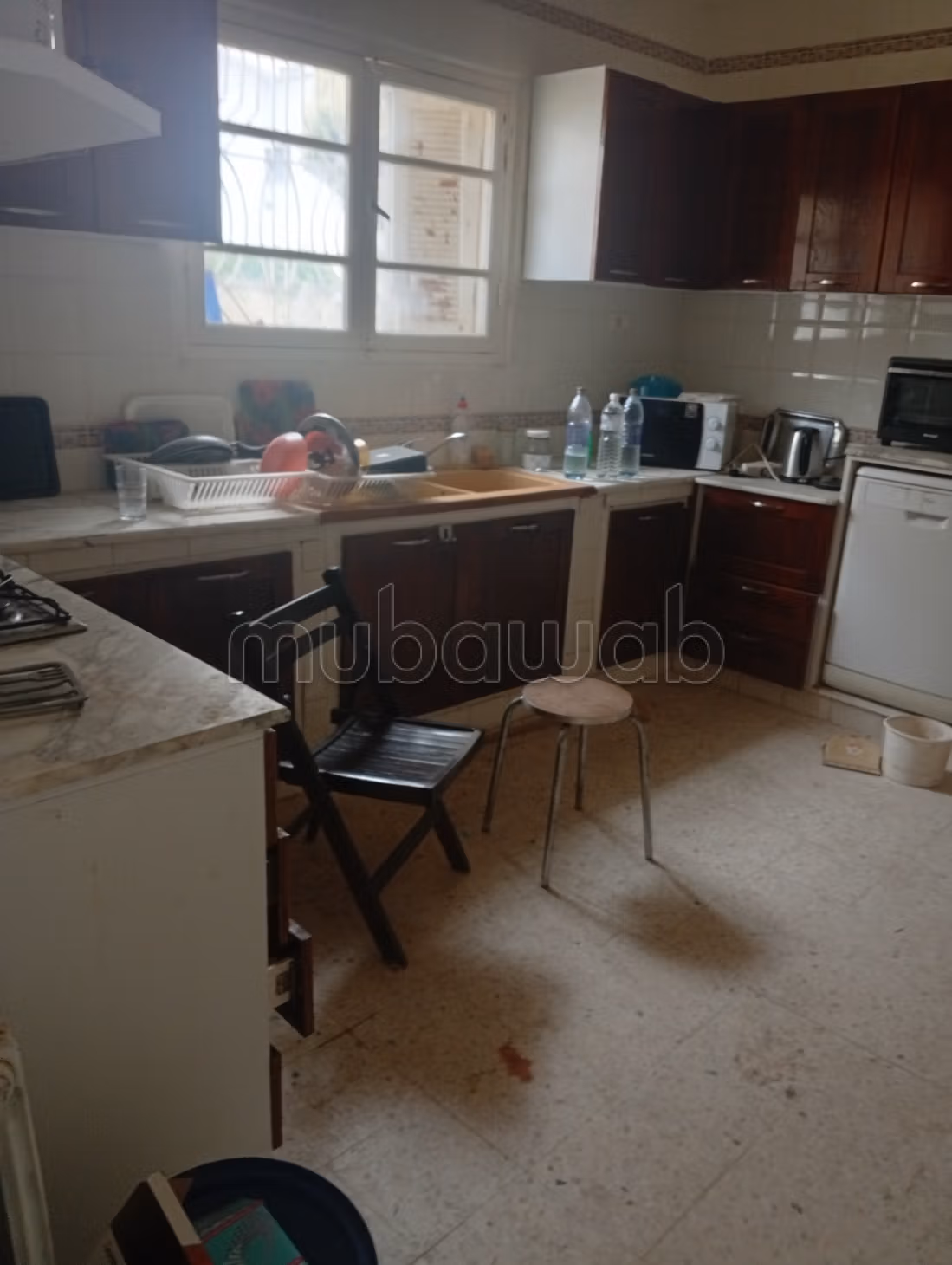 Vente ennasr villa donne sur deux rue a rafraichir