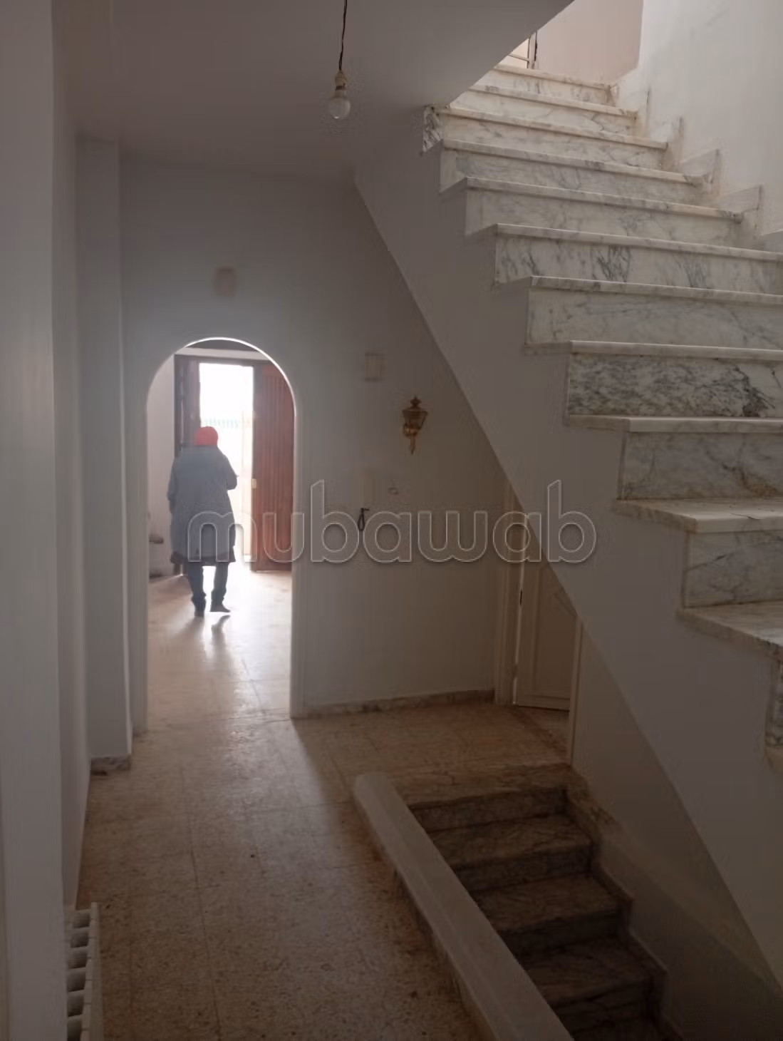Vente ennasr villa donne sur deux rue a rafraichir