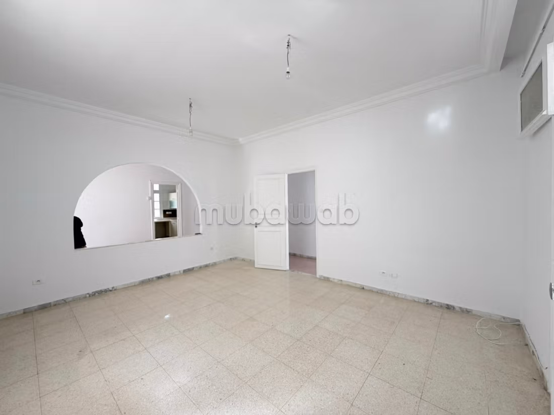 For rent a spacious floor of a villa in S3 El Omrane
