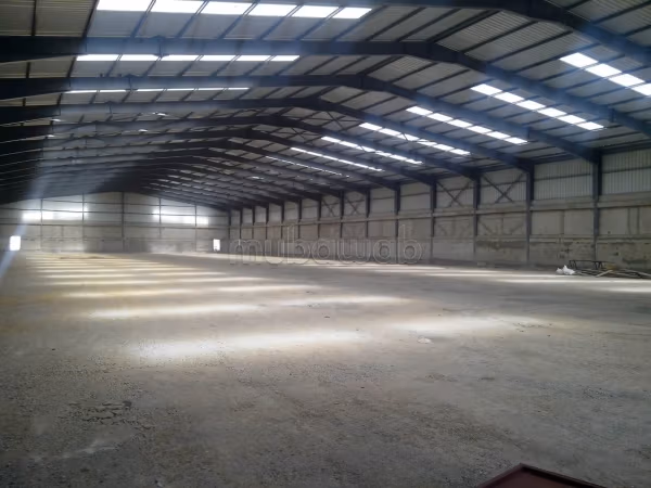 Local commercial à louer à Aïn Sebaâ.
Superficie 2160 m²